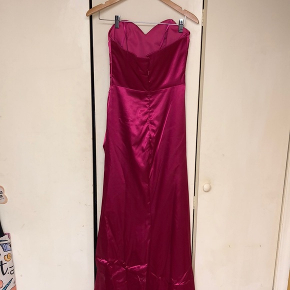 Hot pink gown - Picture 3 of 3